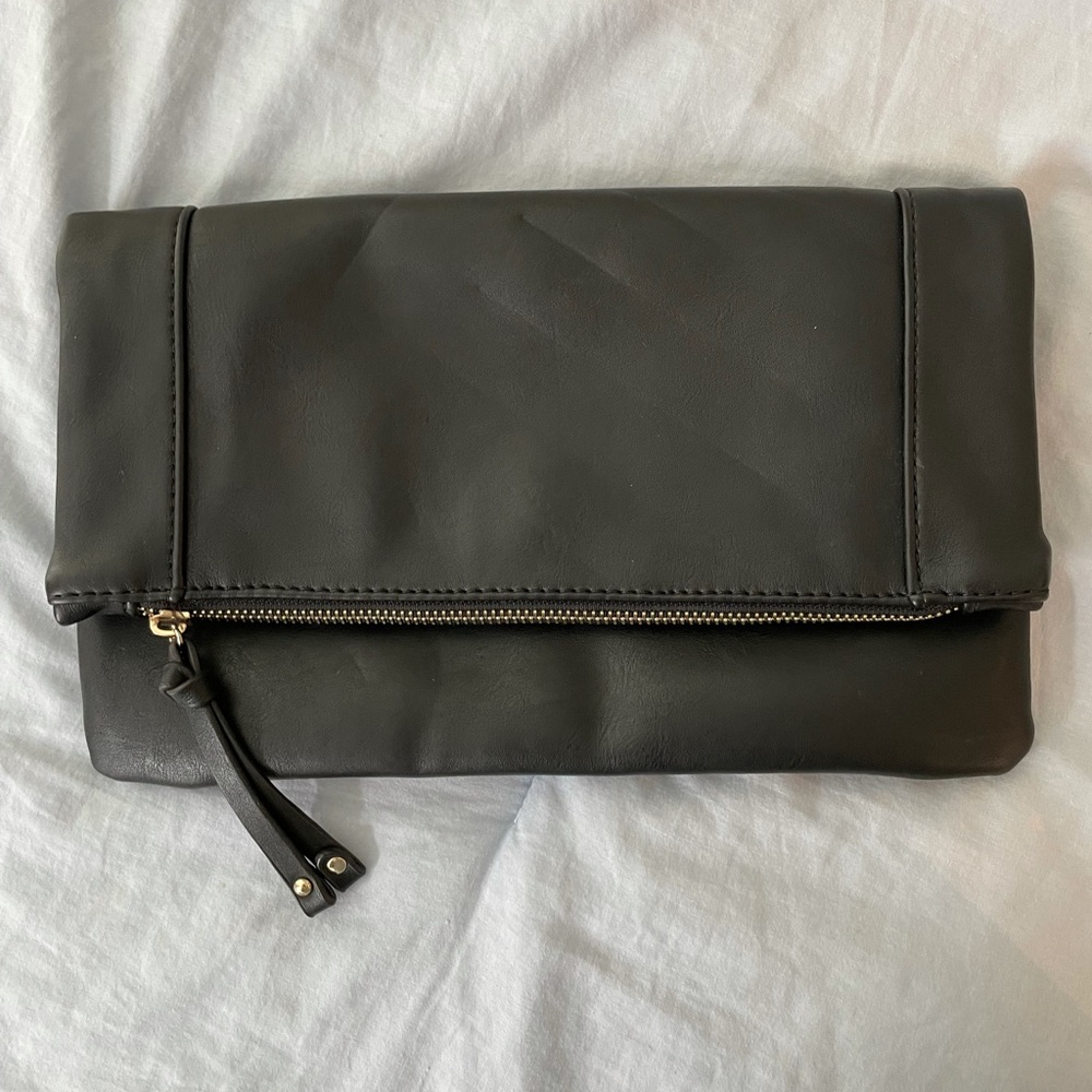 ✨Gently Used black clutch✨